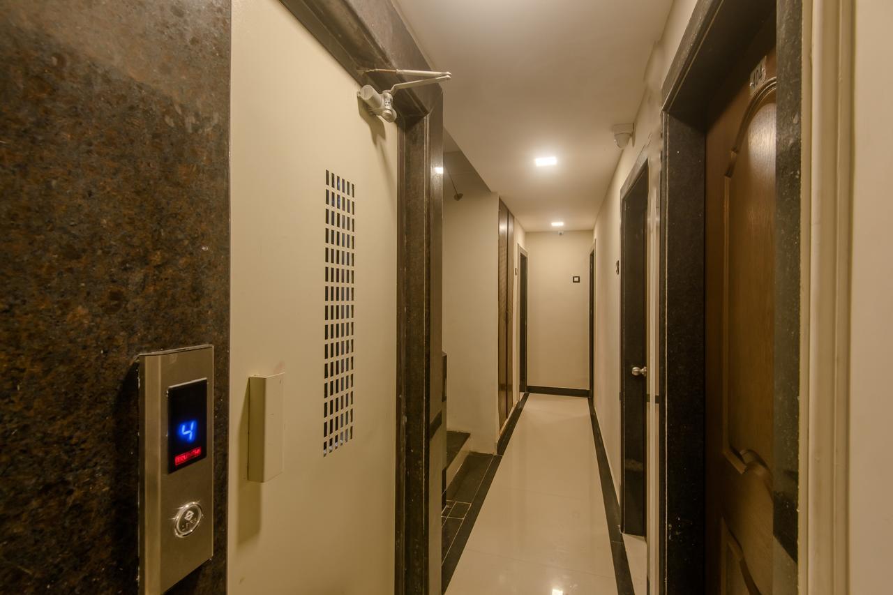 Oyo 9748 Hotel Girgaon Palace Mumbai Exterior foto