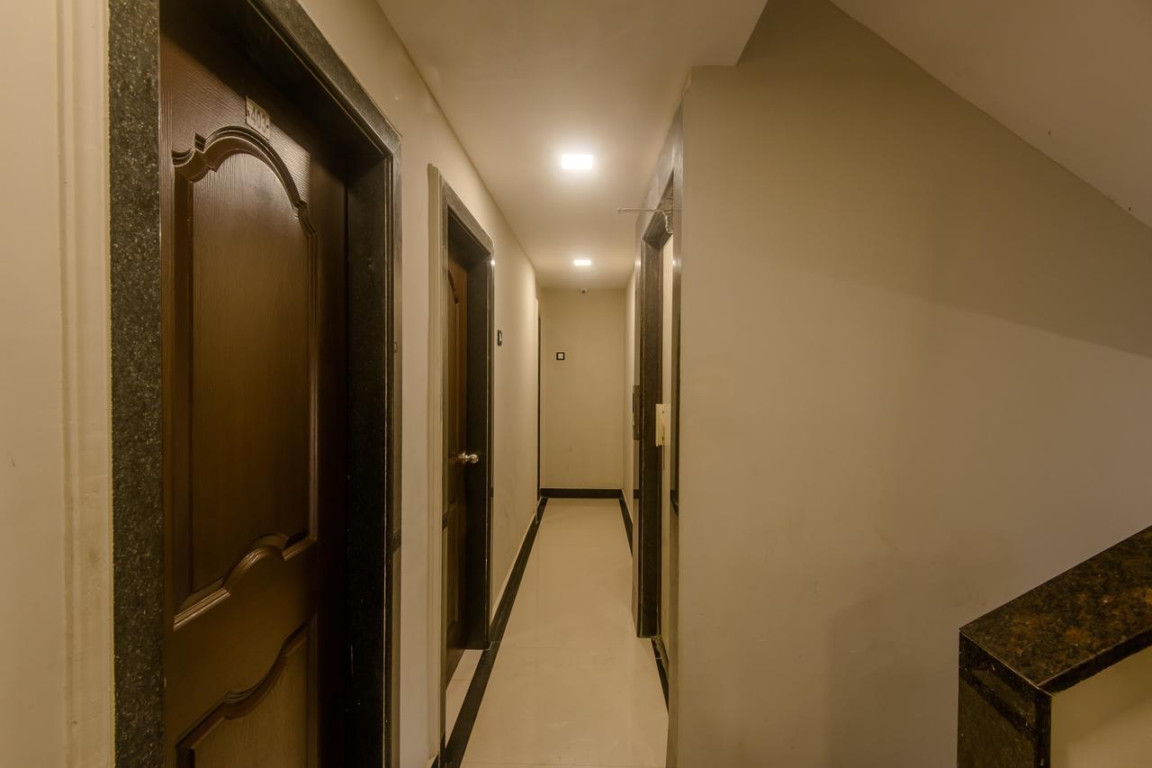 Oyo 9748 Hotel Girgaon Palace Mumbai Exterior foto