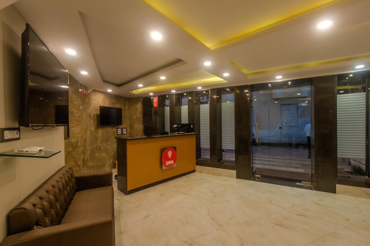 Oyo 9748 Hotel Girgaon Palace Mumbai Exterior foto