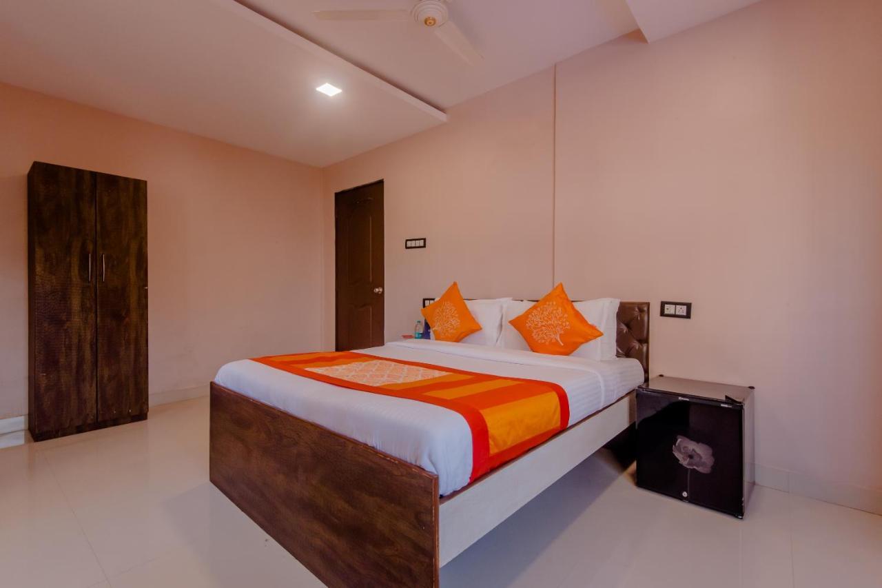 Oyo 9748 Hotel Girgaon Palace Mumbai Exterior foto