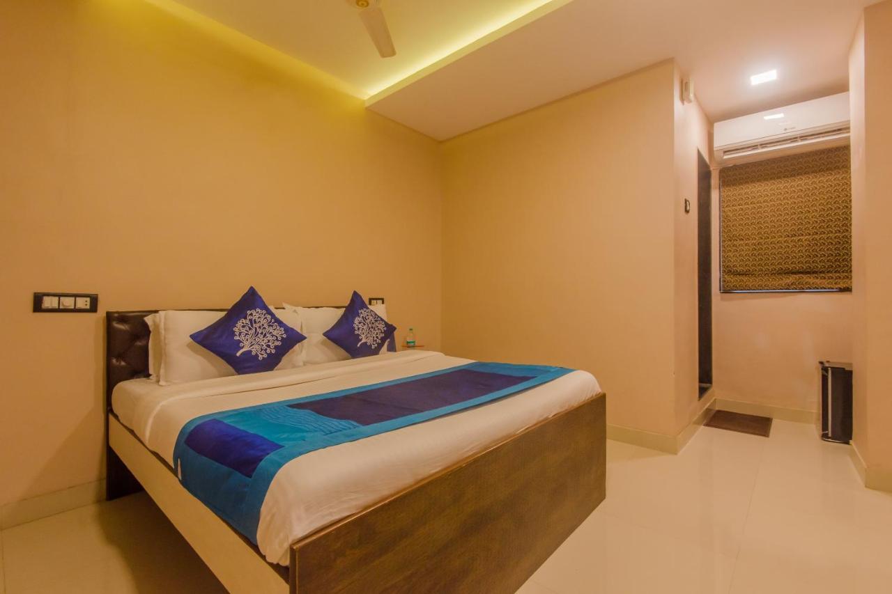 Oyo 9748 Hotel Girgaon Palace Mumbai Exterior foto